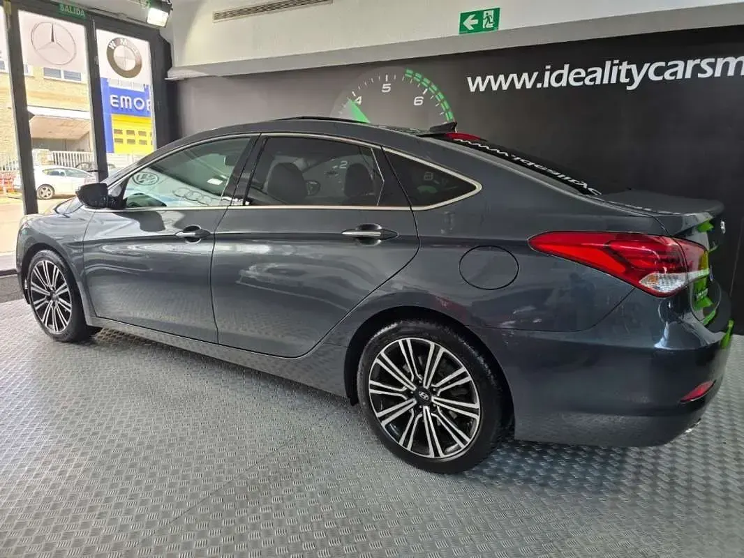 Usado Hyundai i40 Style 141 CV (103 kW) 2016 Gris Berlina