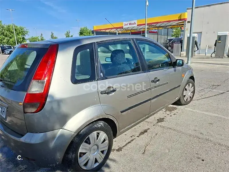 Occasion Ford Fiesta Trend 80 PK (58 kW) 2004 Grijs Hatchback