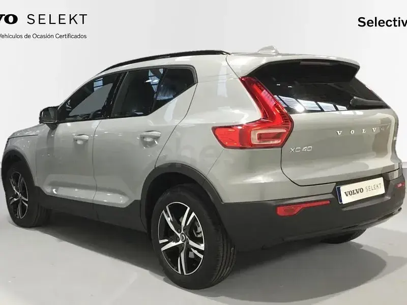 Nuevo Volvo XC40 Plus 163 CV (119 kW) 2026 Gris / plata SUV