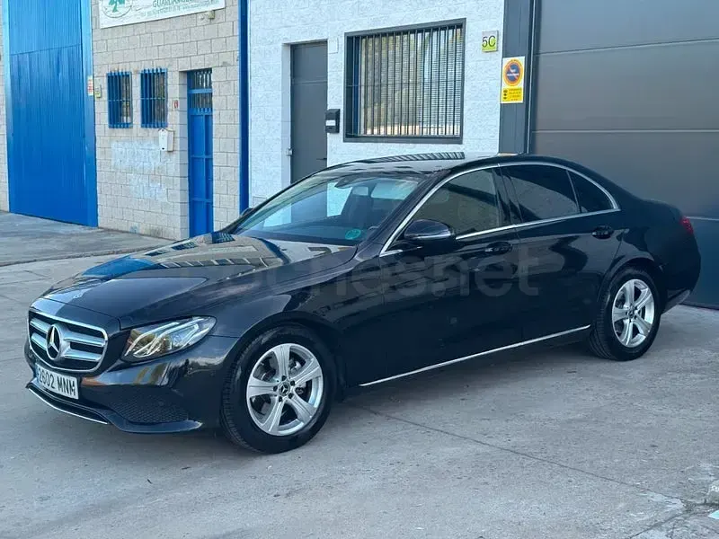 Usado Mercedes E220 194 CV (142 kW) 2018 Negro Berlina