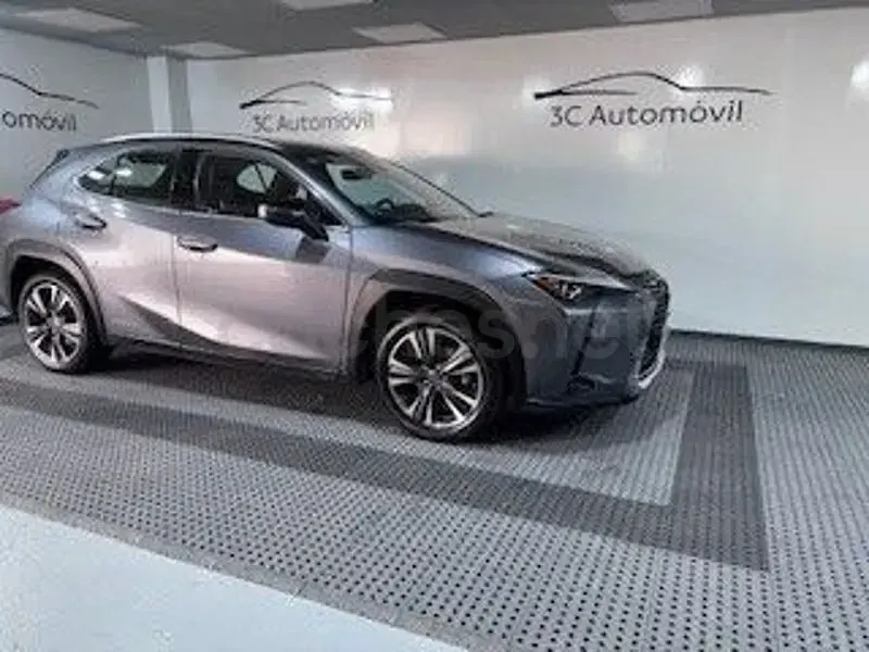 Usado Lexus UX Luxury Line 184 CV (135 kW) 2020 Gris / plata SUV