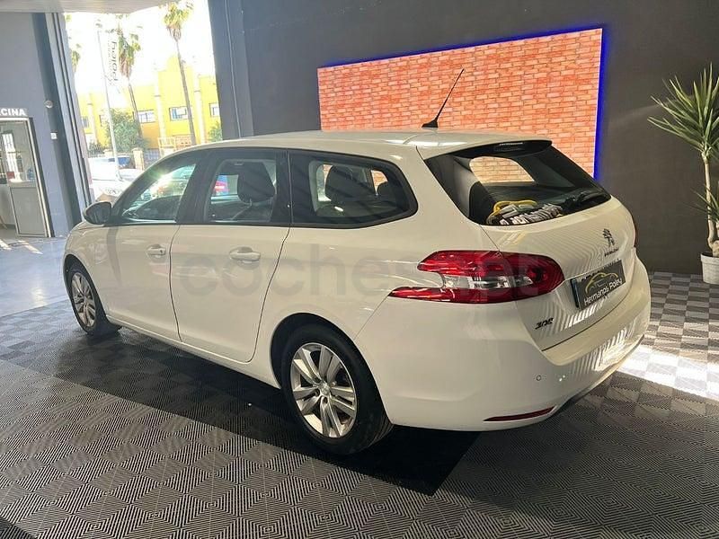 Usado Peugeot 308 SW Active 130 CV (95 kW) 2021 Blanco Familiar