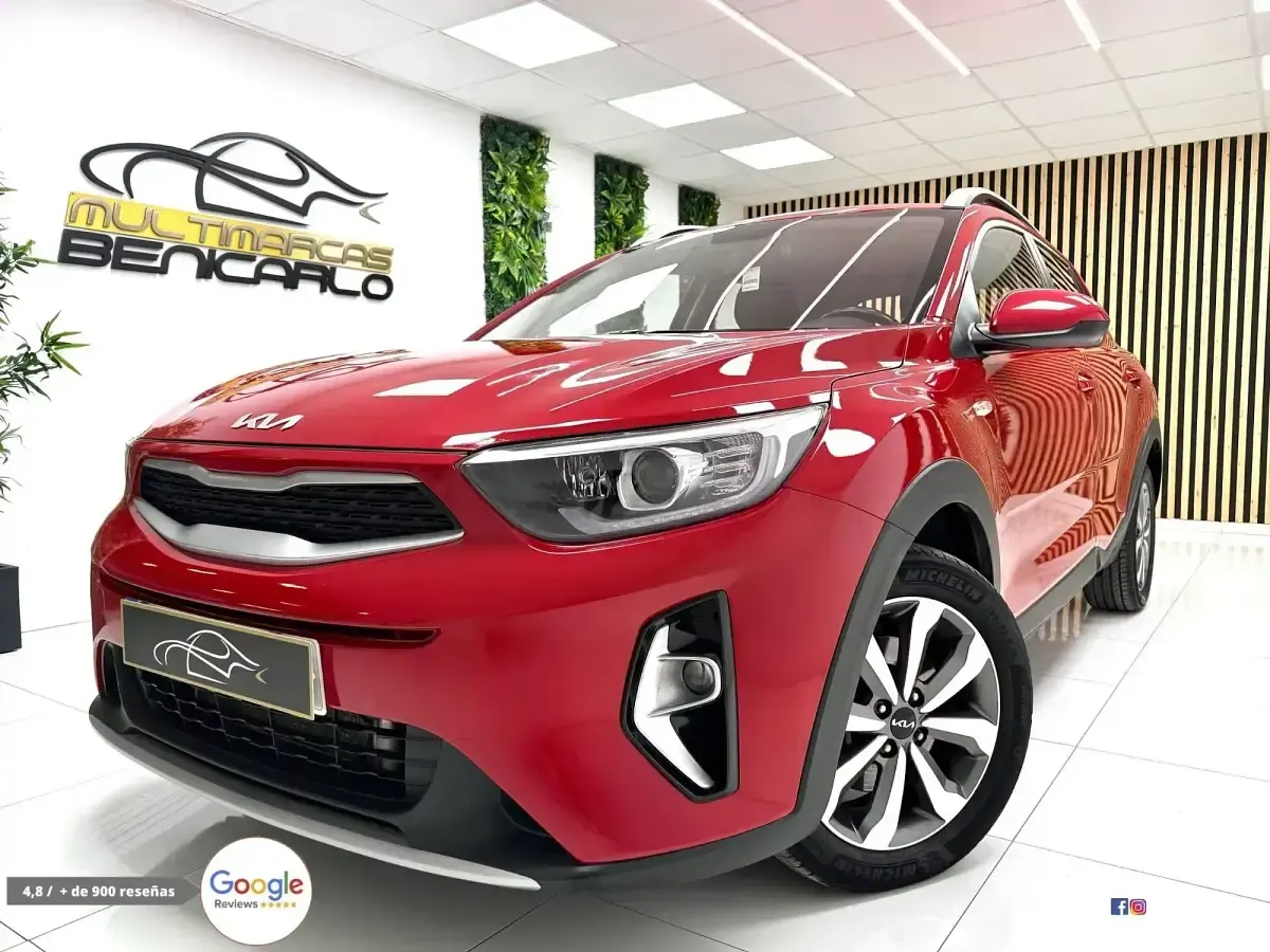 Usado Kia Stonic 100 CV (73 kW) 2021 Rojo SUV