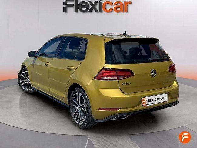 Usado VW Golf VII Sportline 150 CV (110 kW) 2018 Amarillo Berlina