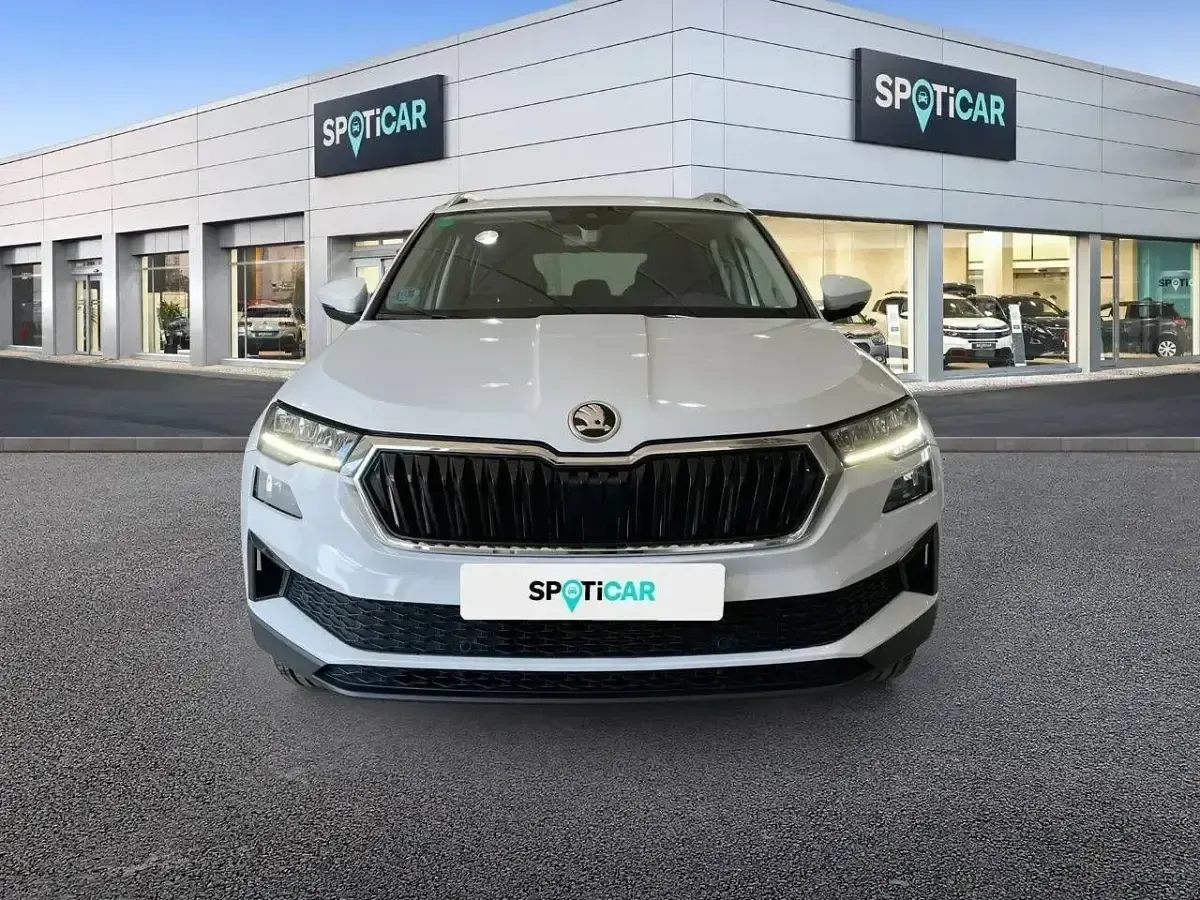 Usado Skoda Karoq Ambition 110 CV (80 kW) 2022 Blanco SUV