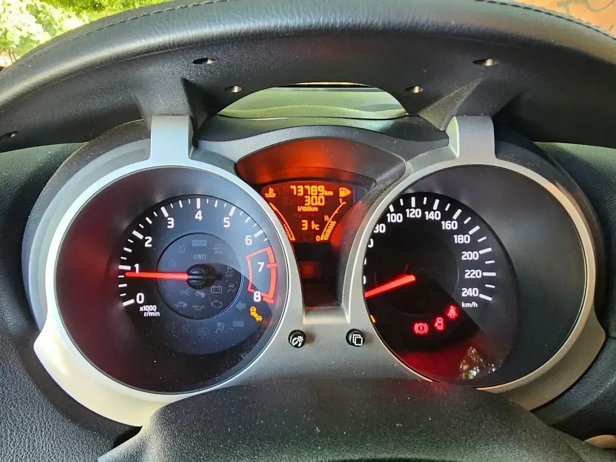 Usado Nissan Juke Tekna 115 CV (84 kW) 2014 Rojo SUV