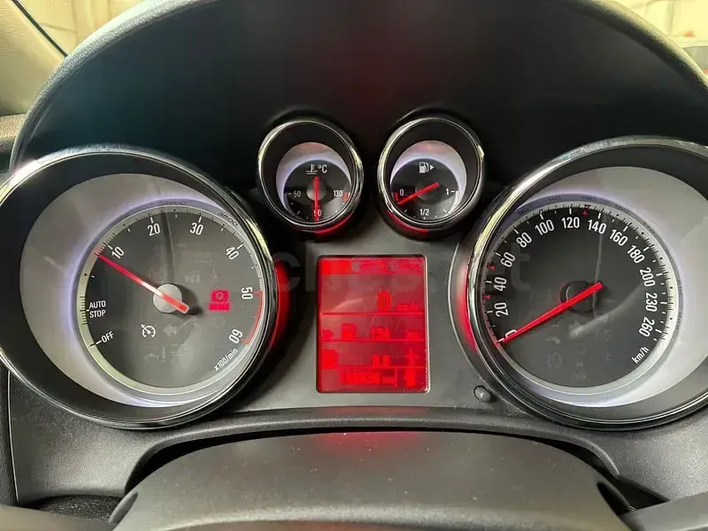Usado Opel Astra Sportive 130 CV (95 kW) 2012 Marrón Berlina