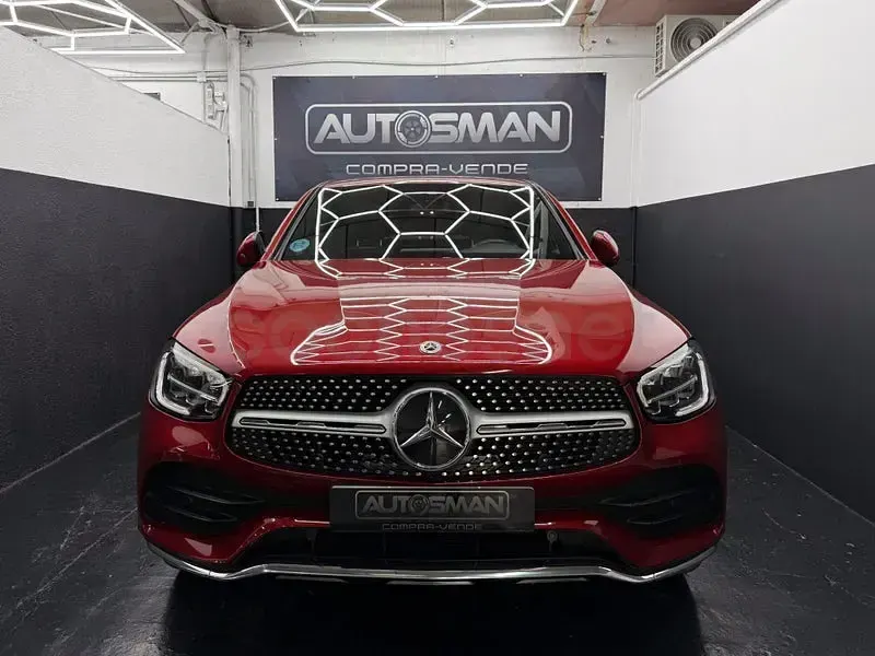 Usado Mercedes GLC300 245 CV (180 kW) 2022 Granate Coupe