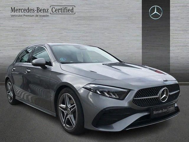 Usado Mercedes A180 136 CV (100 kW) 2025 Gris montaña