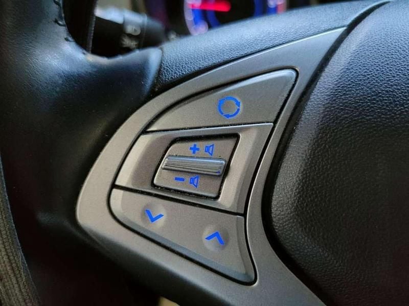 Usado Hyundai ix20 Comfort 116 CV (85 kW) 2014 Negro Utilitario