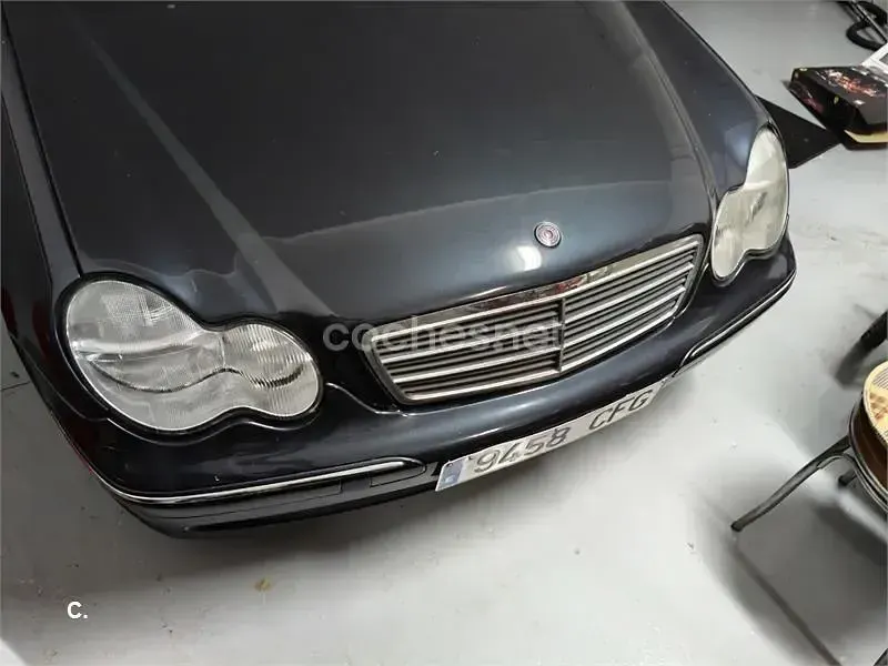 Usado Mercedes C220 Avantgarde 143 CV (105 kW) 2003 Azul Familiar