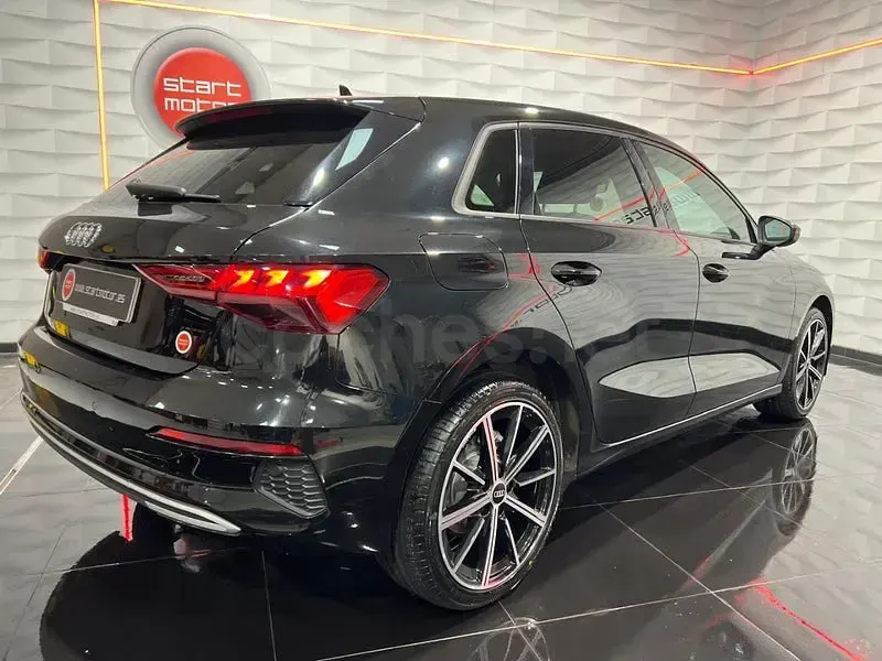 Usado Audi A3 116 CV (85 kW) 2022 Negro Berlina