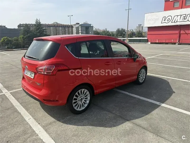 Usado Ford B-MAX Titanium 120 CV (88 kW) 2013 Rojo Monovolumen