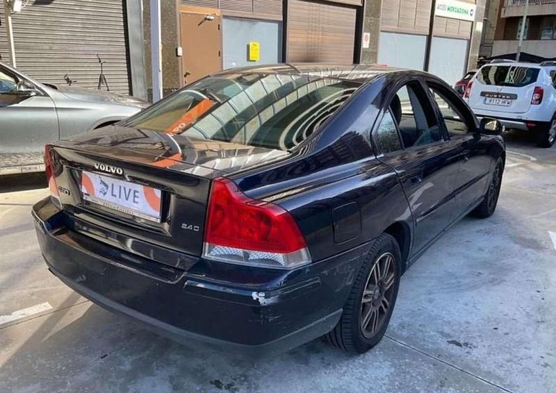 Usado Volvo S60 Summum 163 CV (119 kW) 2006 Negro Berlina