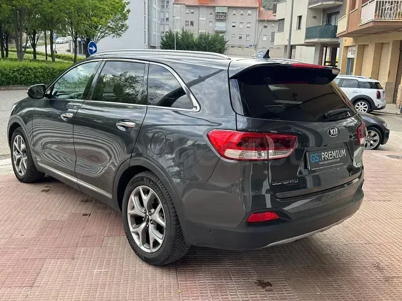 Usado Kia Sorento 200 CV (147 kW) 2018 Gris / plata SUV