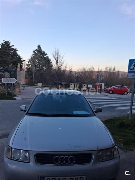 Usado Audi A3 Ambiente 110 CV (80 kW) 1999 Gris / plata Utilitario