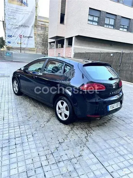 Usado Seat Leon Sport 105 CV (77 kW) 2008 Negro Utilitario