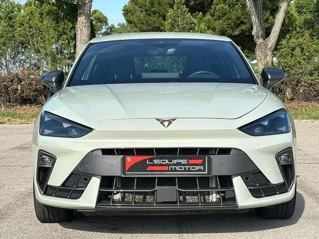 Usado Cupra Leon 150 CV (110 kW) 2025 Beige Utilitario