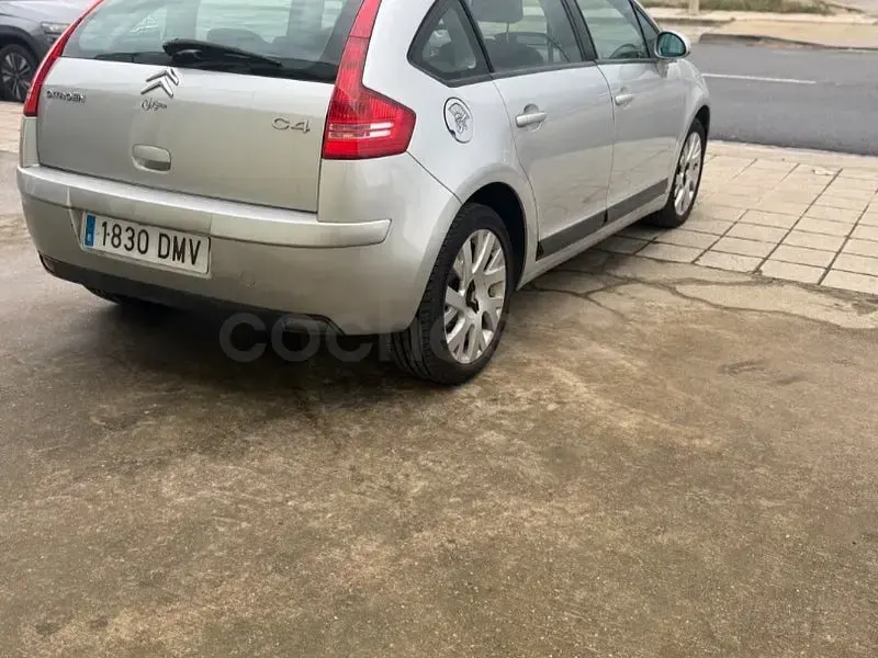 Begagnad Citroën C4 VTR Sport 110 HK (80 kW) 2005 Grå Sedan