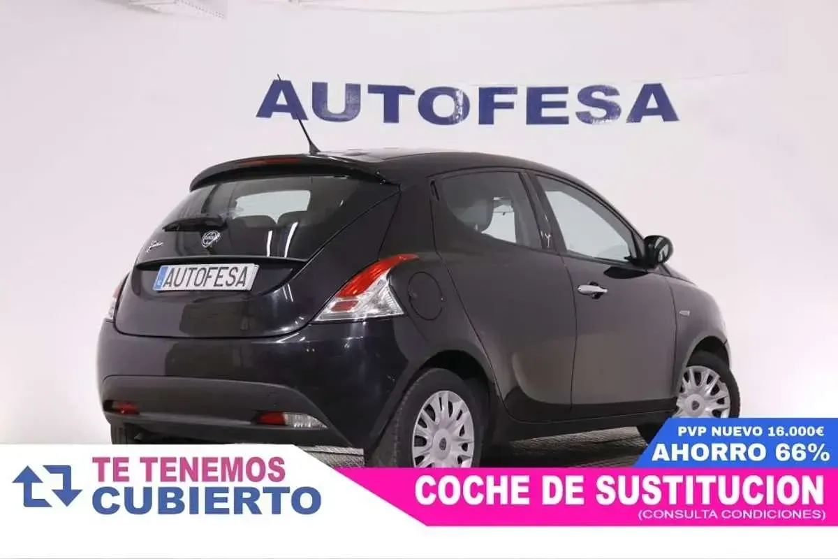 Usado Lancia Ypsilon 69 CV (50 kW) 2016 Negro Utilitario