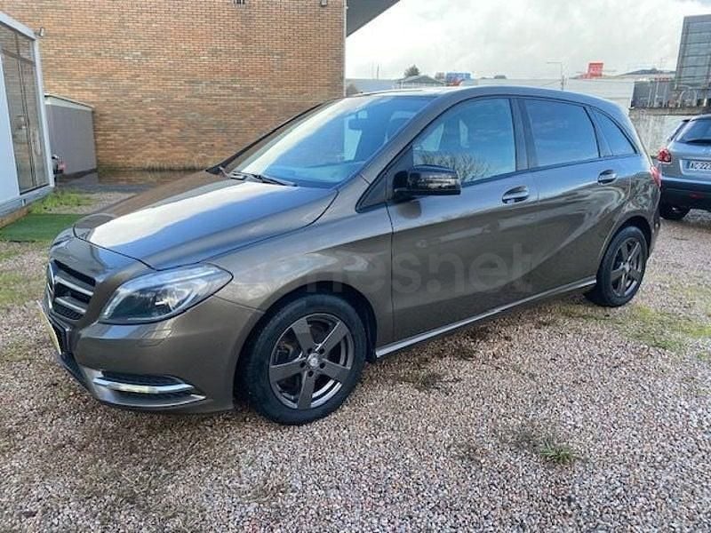 Usado Mercedes B200 140 CV (102 kW) 2012 Marrón Monovolumen