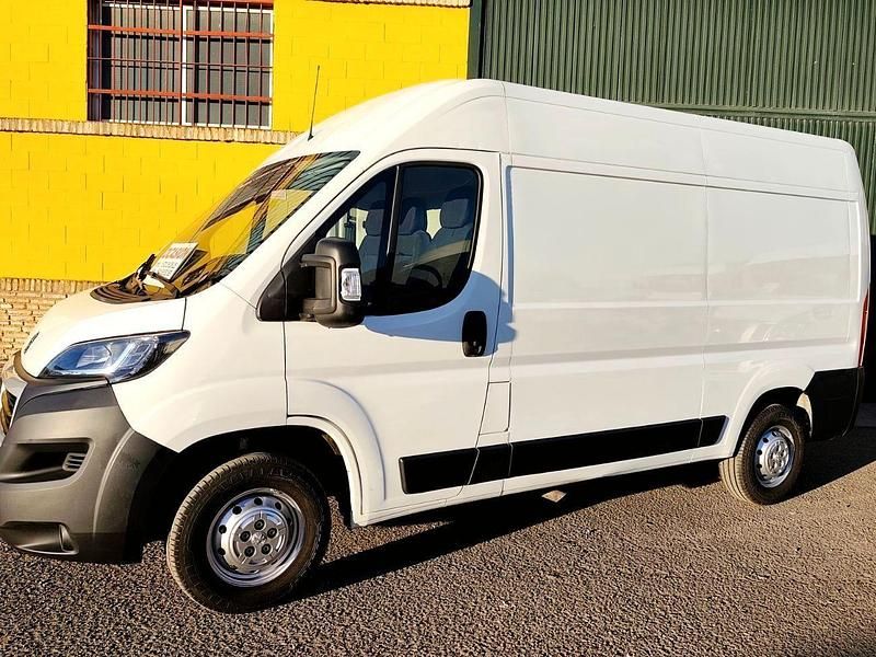 Usado Peugeot Boxer S 140 CV (102 kW) 2021 Blanco Van