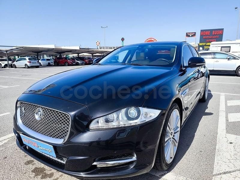 Usado Jaguar XJ Premium Luxury 275 CV (202 kW) 2011 Negro Berlina