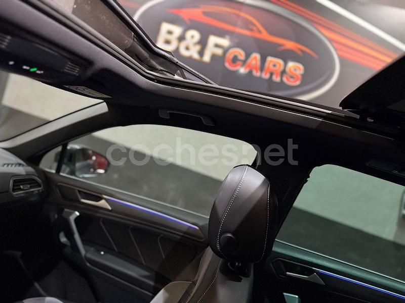 Usado VW Tiguan R-line 150 CV (110 kW) 2023 Gris / plata SUV