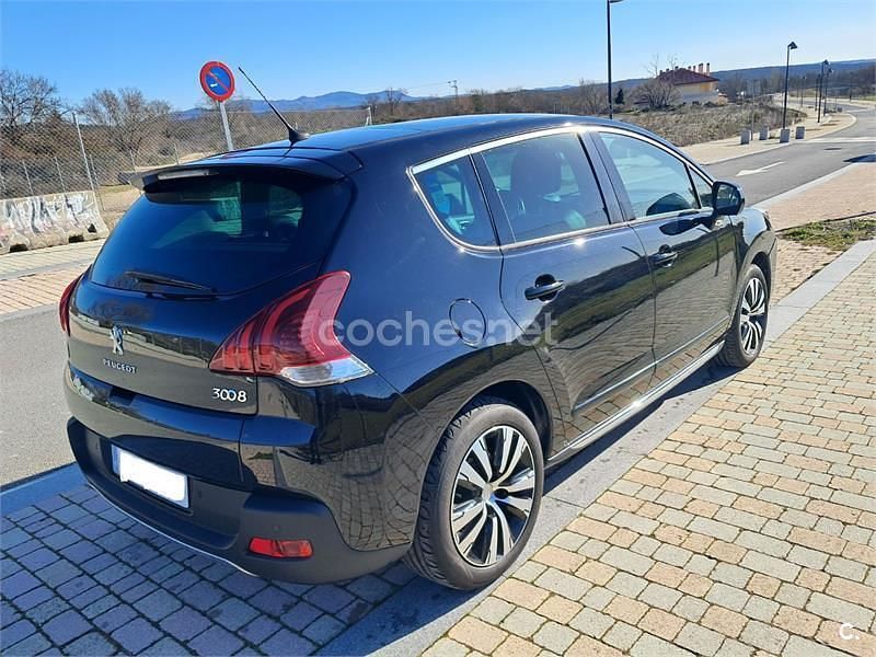 Usado Peugeot 3008 200 CV (147 kW) 2015 Negro Berlina