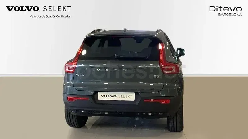 Usado Volvo XC40 Plus 163 CV (119 kW) 2025 Gris / plata SUV