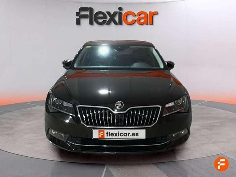 Usado Skoda Superb Style 150 CV (110 kW) 2018 Negro Berlina