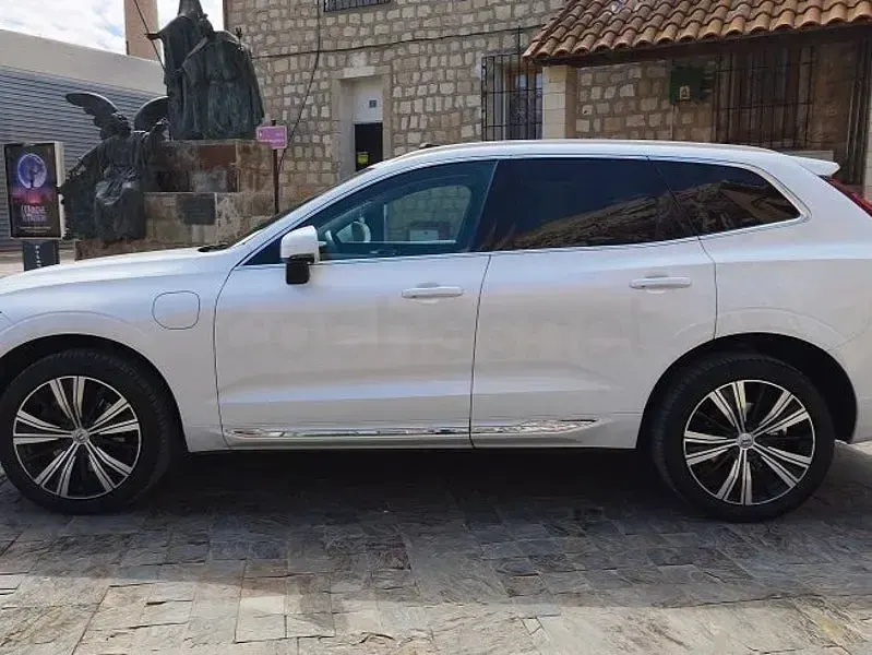 Begagnad Volvo XC60 Inscription 350 HK (257 kW) 2021 Vit SUV