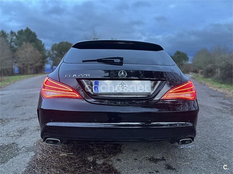 Usado Mercedes CLA220 Shooting Brake AMG line 177 CV (130 kW) 2015 Negro Familiar