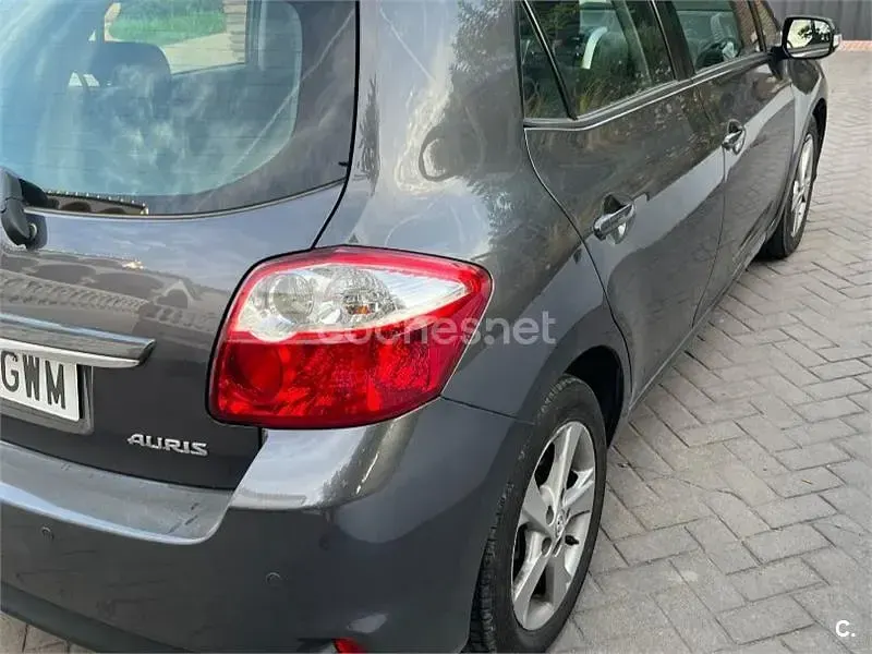 Usado Toyota Auris Active 90 CV (66 kW) 2010 Verde Utilitario