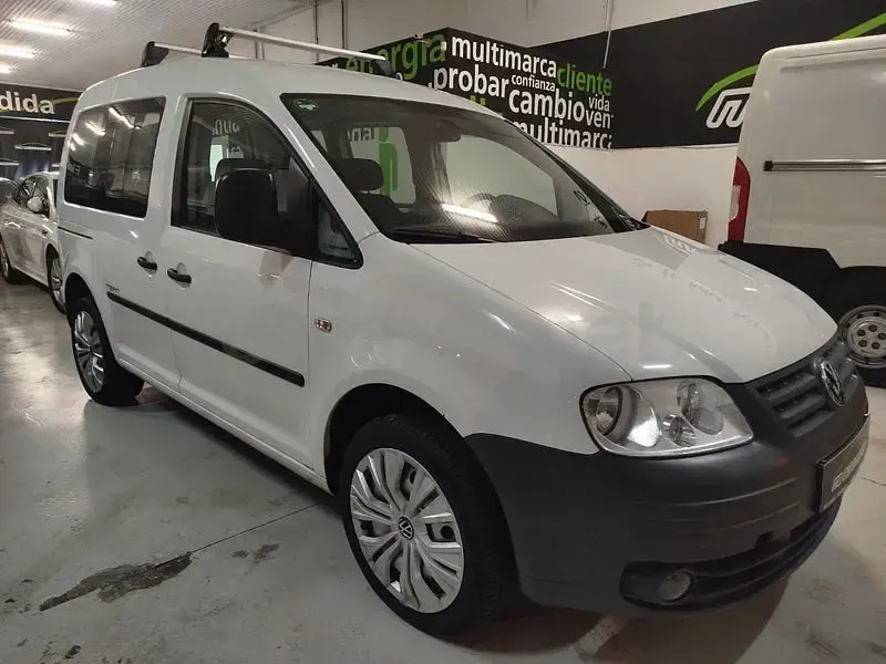 Usado VW Caddy Life 105 CV (77 kW) 2010 Blanco Monovolumen