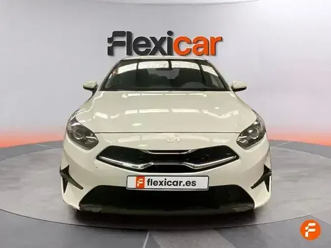 Usado Kia Ceed 136 CV (100 kW) 2023 Blanco Utilitario