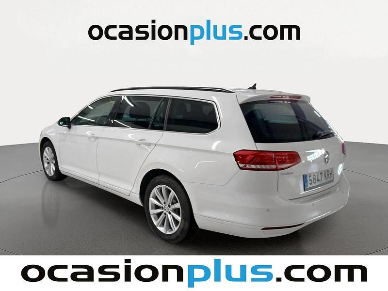 Usado VW Passat Advance 120 CV (88 kW) 2018 Blanco Familiar