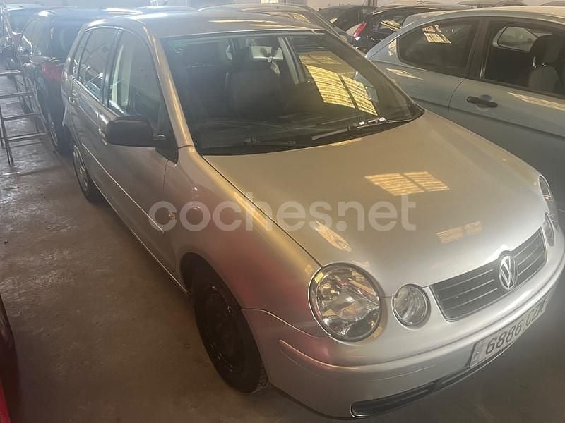 Usado VW Polo Match 75 CV (55 kW) 2004 Gris / plata Berlina