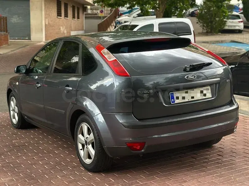 Usado Ford Focus Sport 145 CV (106 kW) 2005 Gris / plata Berlina
