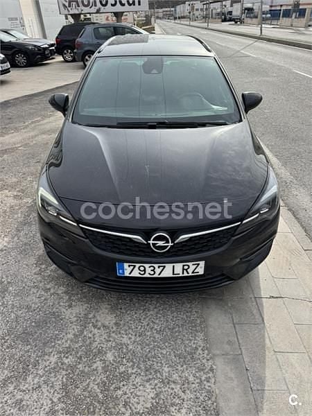 Usado Opel Astra Ultimate 145 CV (106 kW) 2021 Negro Familiar