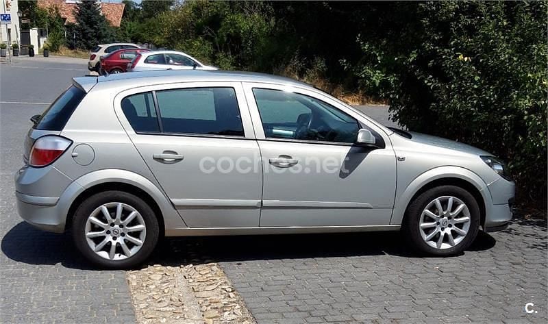 Marrón Usado 2006 Opel Astra Enjoy Berlina | 6250 € (Un poco caro) - Imagen 1/4
