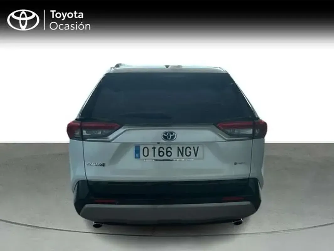Usado Toyota RAV4 Hybrid Style 218 CV (160 kW) 2025 Blanco SUV