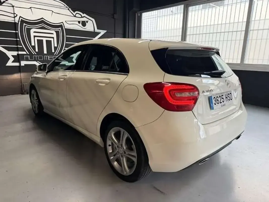 Käytetty Mercedes A180 Urban 109 HP (80 kW) 2013 Valkoinen Coupe - kaksiovinen