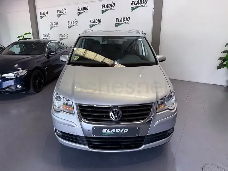 Usado VW Touran Highline 140 CV (102 kW) 2008 Gris / plata Monovolumen