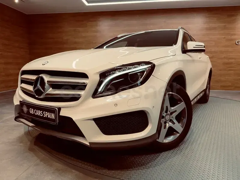 Usado Mercedes GLA220 AMG line 170 CV (125 kW) 2014 Blanco SUV