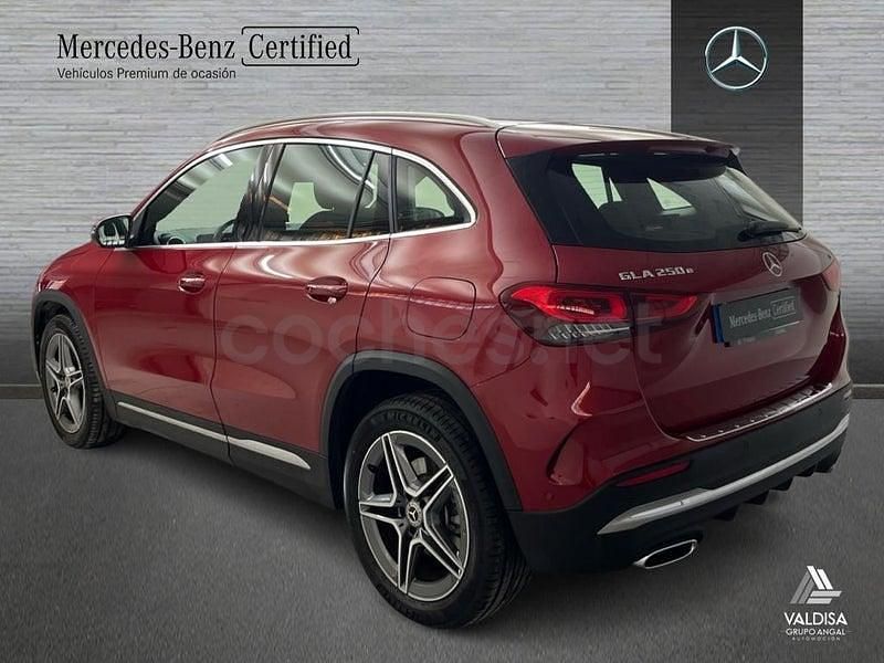 Usado Mercedes GLA250 AMG line 218 CV (160 kW) 2021 Manufaktur rojo patagonia SUV