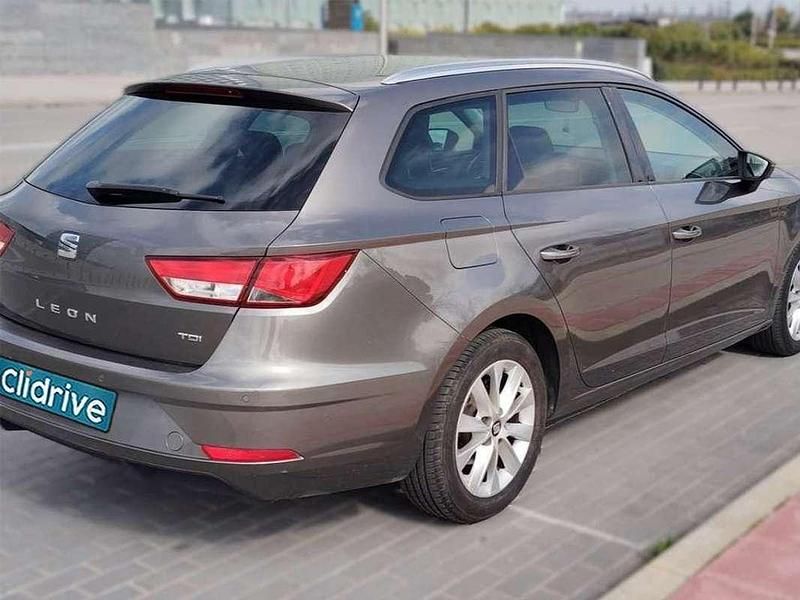 Usado Seat Leon ST Style 116 CV (85 kW) 2017 Gris Familiar