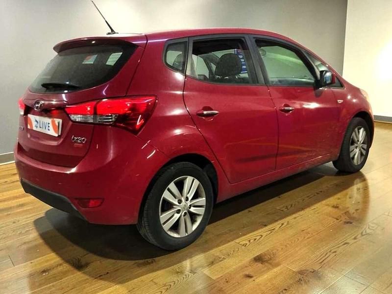 Usado Hyundai ix20 90 CV (66 kW) 2013 Rojo Utilitario