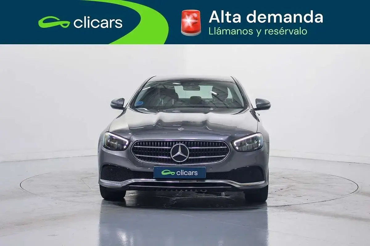 Usado Mercedes E300 211 CV (155 kW) 2022 Gris Berlina