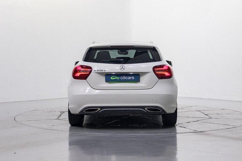 Usado Mercedes A200 Urban 136 CV (100 kW) 2016 Blanco Berlina